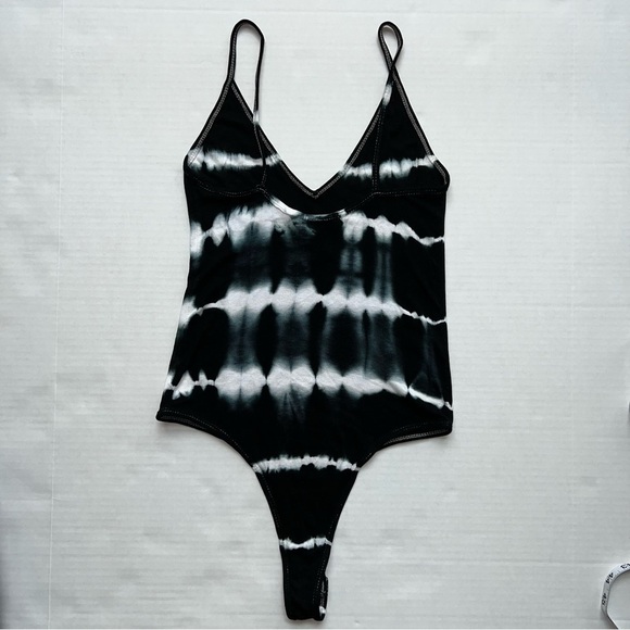 Olivaceous tie dye strappy v neck bodysuit in size medium - Picture 2 of 12